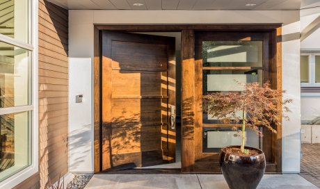 Fabrication et pose de porte d'entrée en bois sur mesure Lapalisse 